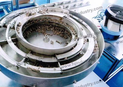 bowl feeder for capacitor cores