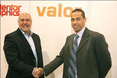 Craig Green, CEO of OEM Worldwide (left), purchased the Valor software solutions from Dan Hoz (right), general manager of the Valor Division of Mentor Graphics at the IPC/APEX Expo 2010.