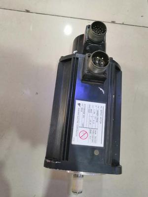 YASKAWA MOTOMAN USASEM-15A32 AC servo motor